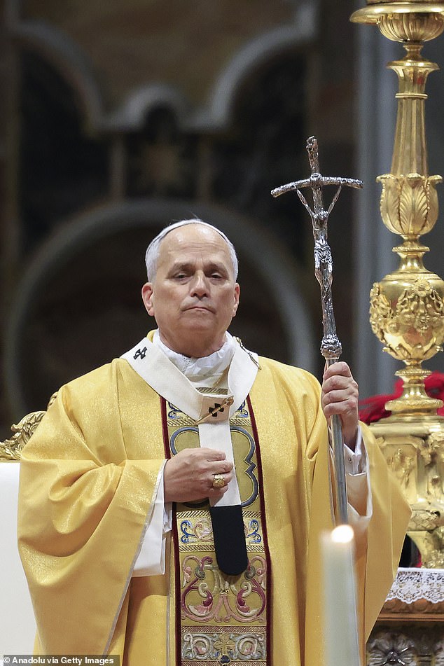 Không khí Giáng sinh trên toàn thế giới: Hoàng gia Anh là tâm điểm chú ý khi 3 nhóc tì xuất hiện cùng cha mẹ- Ảnh 2.