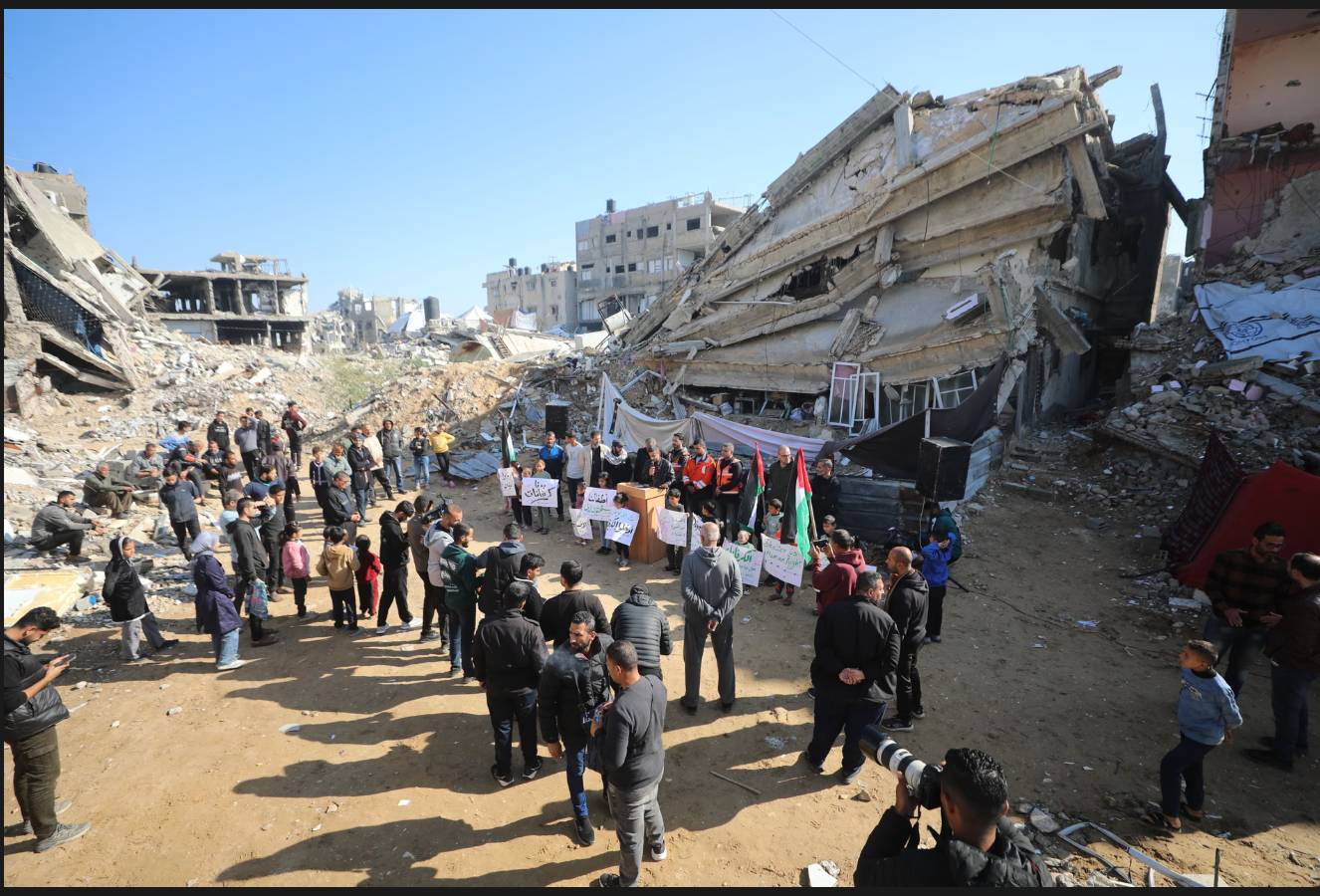 Không khí Giáng sinh trên toàn thế giới: Hoàng gia Anh là tâm điểm chú ý khi 3 nhóc tì xuất hiện cùng cha mẹ- Ảnh 11.