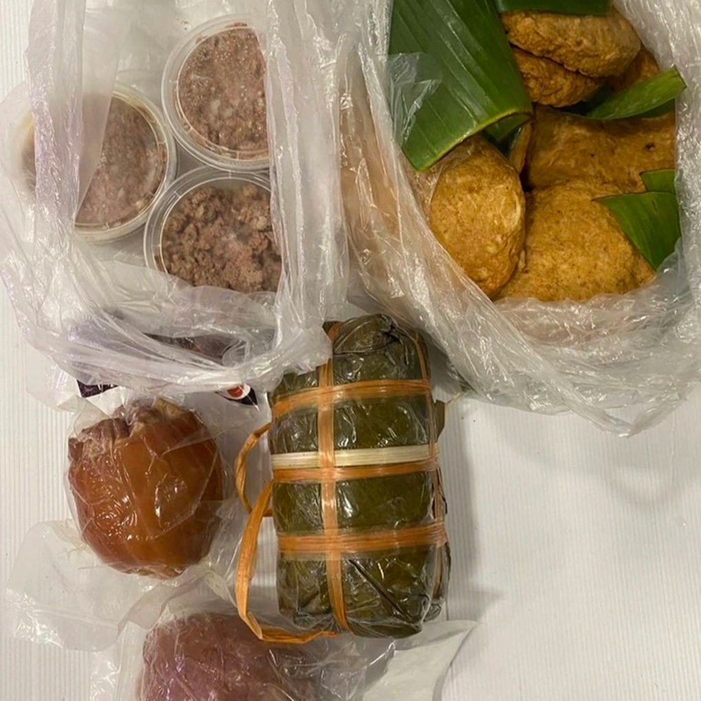 Chó nghiệp vụ phát hiện vali chứa giò lụa, thịt lợn tẩm ướp của khách Việt - 2