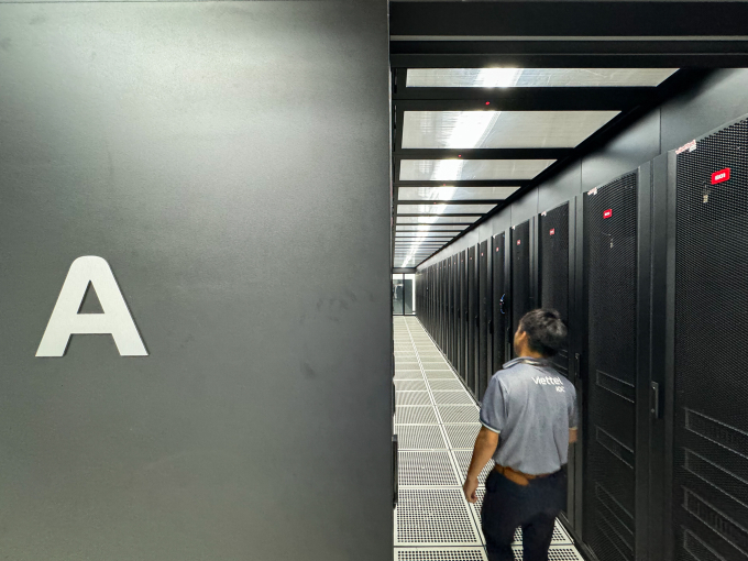 Khu vực chứa tủ rack trong trung tâm dữ liệu Viettel tại khu công nghệ cao Hòa Lạc. Ảnh: Lưu Quý