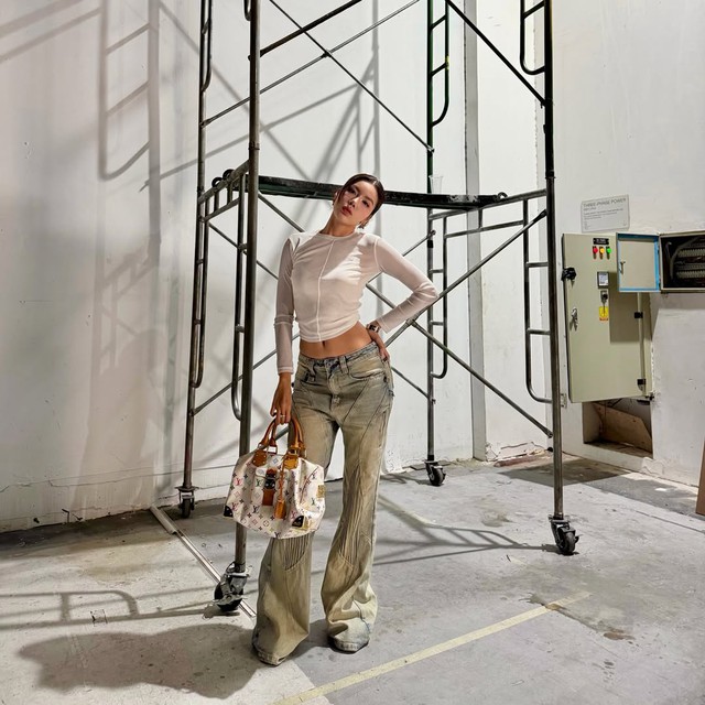 Những bản phối với áo crop top 'bất bại'- Ảnh 6. Những bản phối với áo crop top 'bất bại'- Ảnh 6.