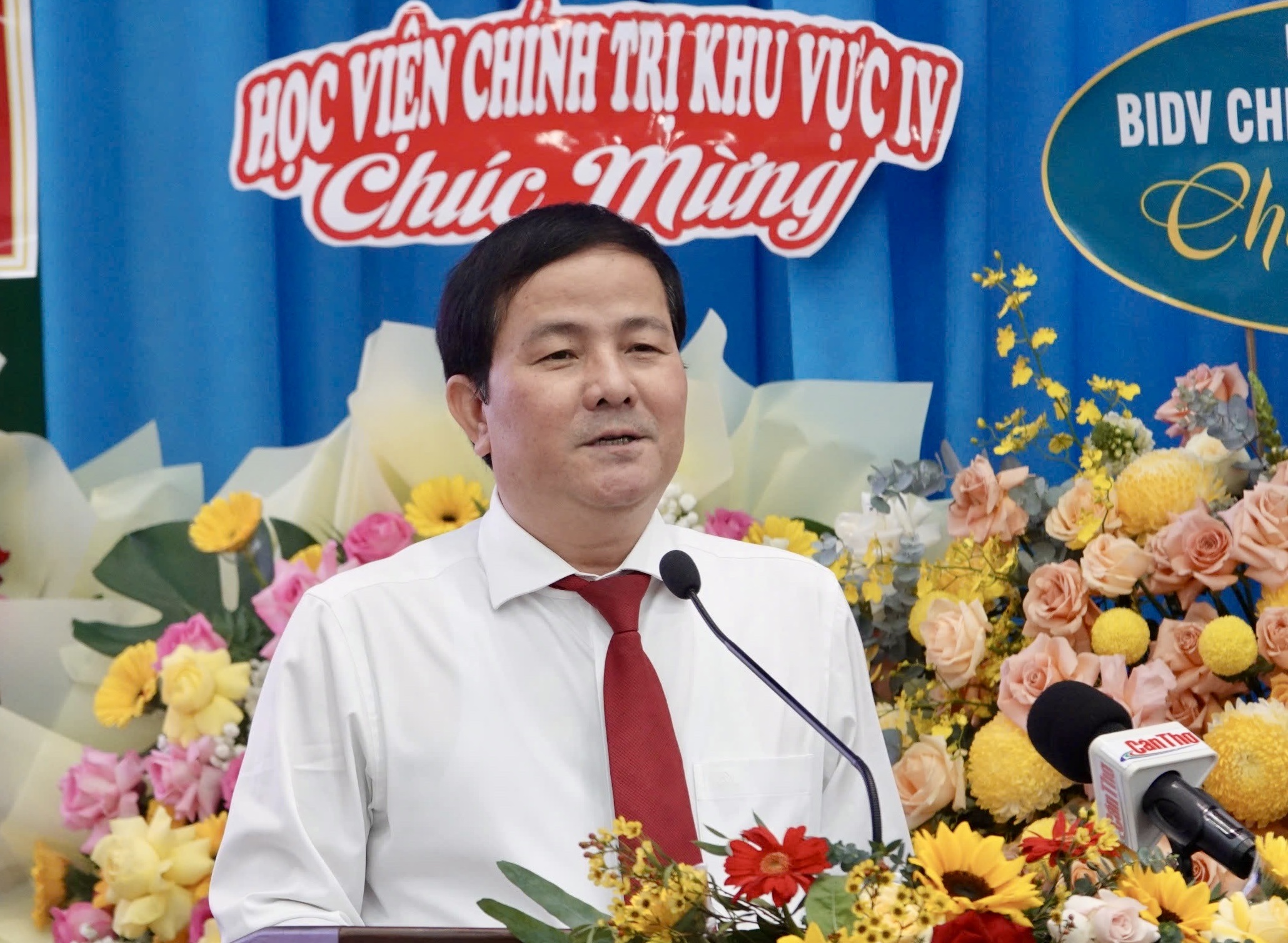 Trường Chính trị TP.Cần Thơ đón bằng công nhận đạt chuẩn mức 1 sau sáp nhập - Ảnh 4.