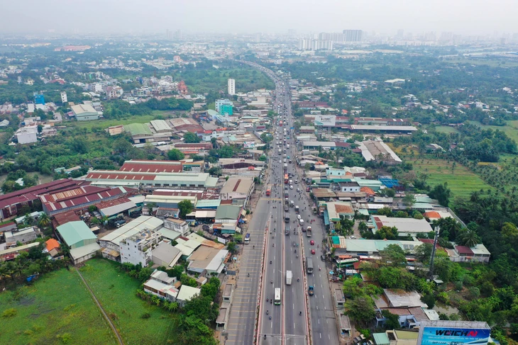 Phó chủ tịch TP.HCM Hoàng Nguyên Dinh: Phấn đấu khởi công mở rộng quốc lộ 1 vào tháng 4-2026 - Ảnh 5.