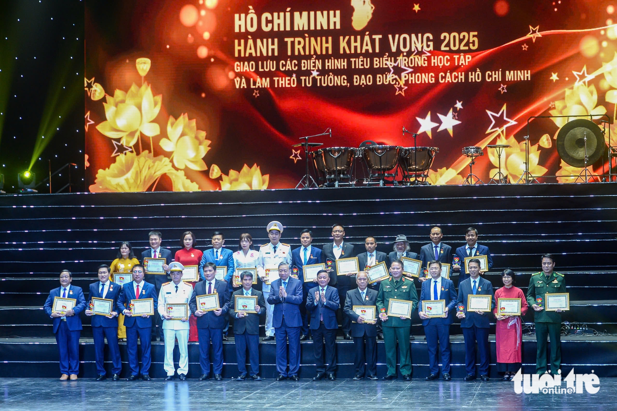 Tổng Bí thư Tô Lâm: Đại hội Đảng lần thứ XIV đứng trước thời điểm lịch sử tạo ra kỳ tích mới - Ảnh 3.