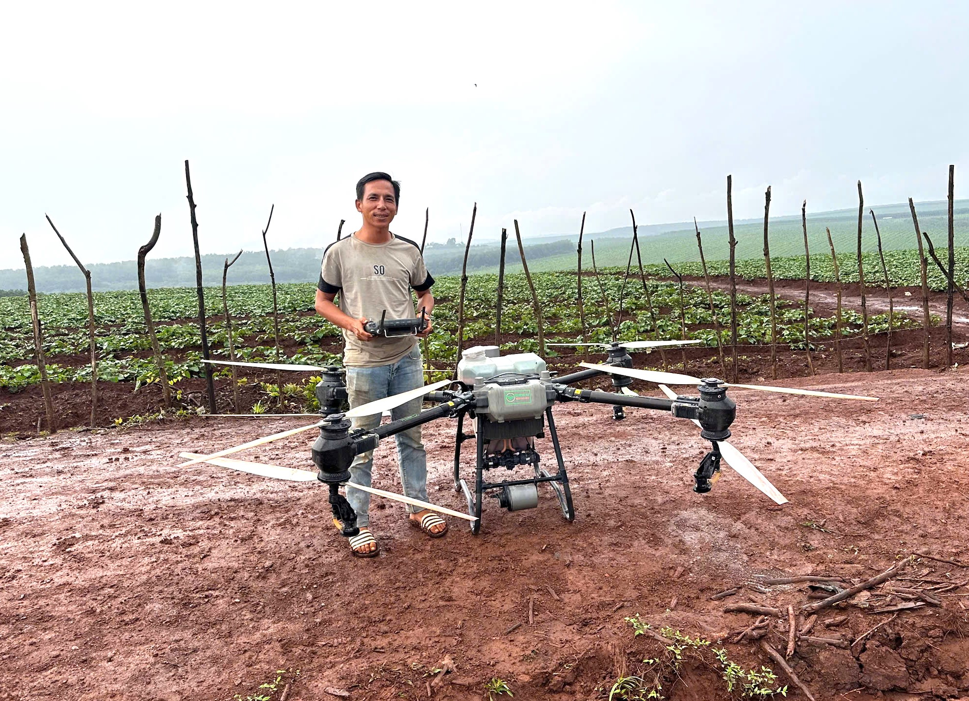 Cánh tay trên không: Công nghệ drone thay đổi nông nghiệp Tây Nguyên - Ảnh 4.