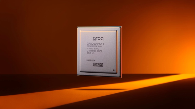 Một mẫu chip LPU của Groq. Ảnh: Groq
