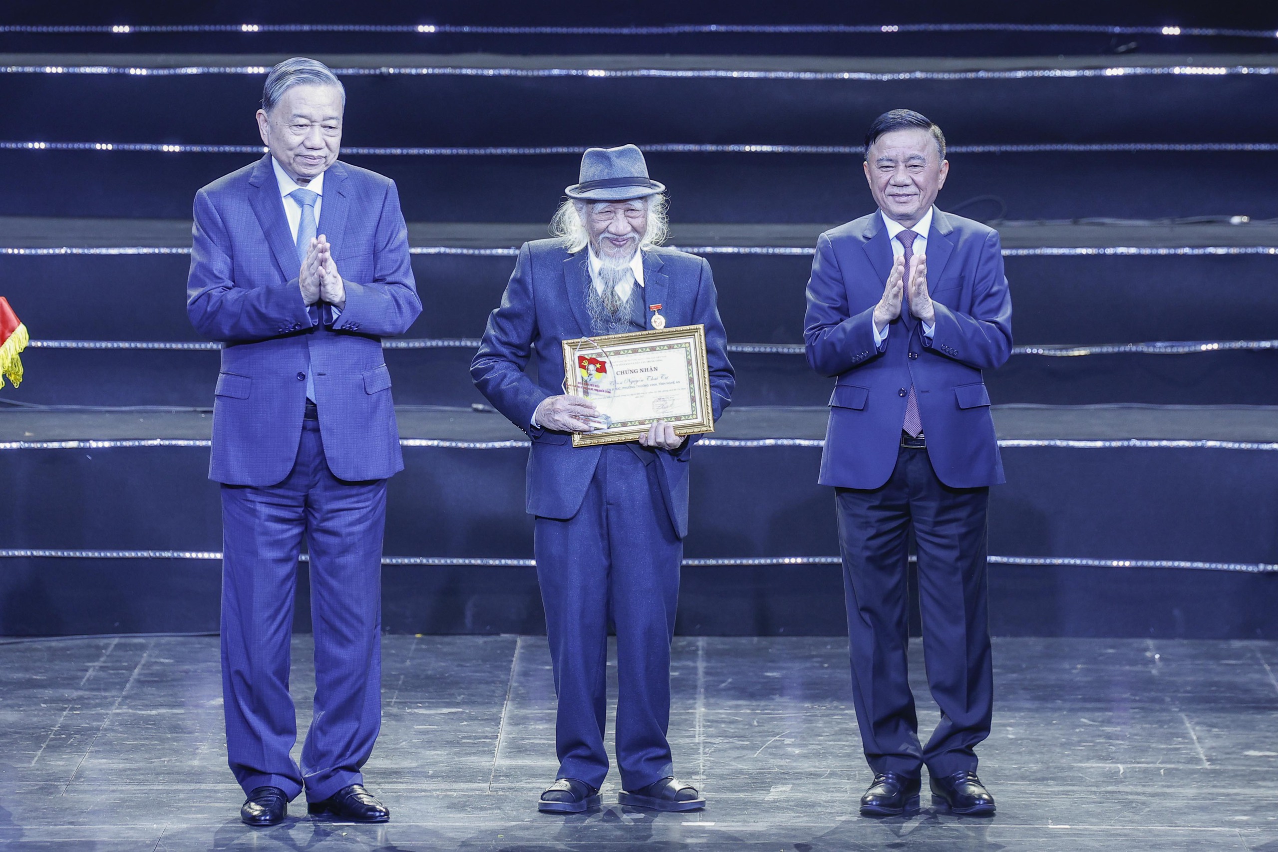 Tổng Bí thư Tô Lâm: Mỗi cán bộ đảng viên phải là những người truyền cảm hứng
- Ảnh 3.