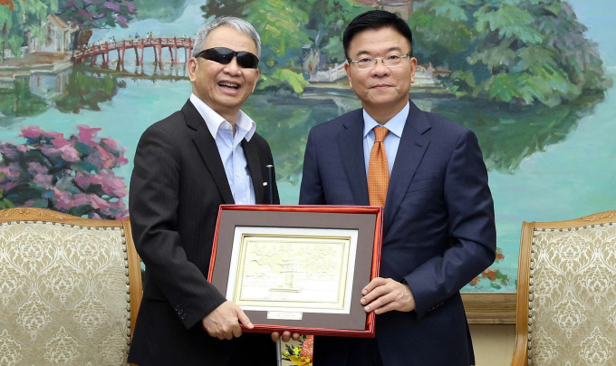 Phó Thủ tướng Lê Thành Long và ông Phạm Đức Trung Kiên trong buổi gặp mặt hồi tháng 5/2025. Ảnh: VGP