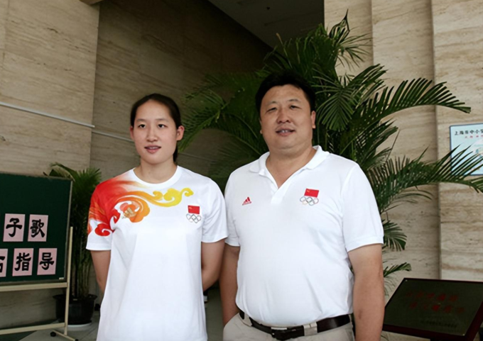 HLV Kim Wei và Liu Zige. Ảnh: Sina