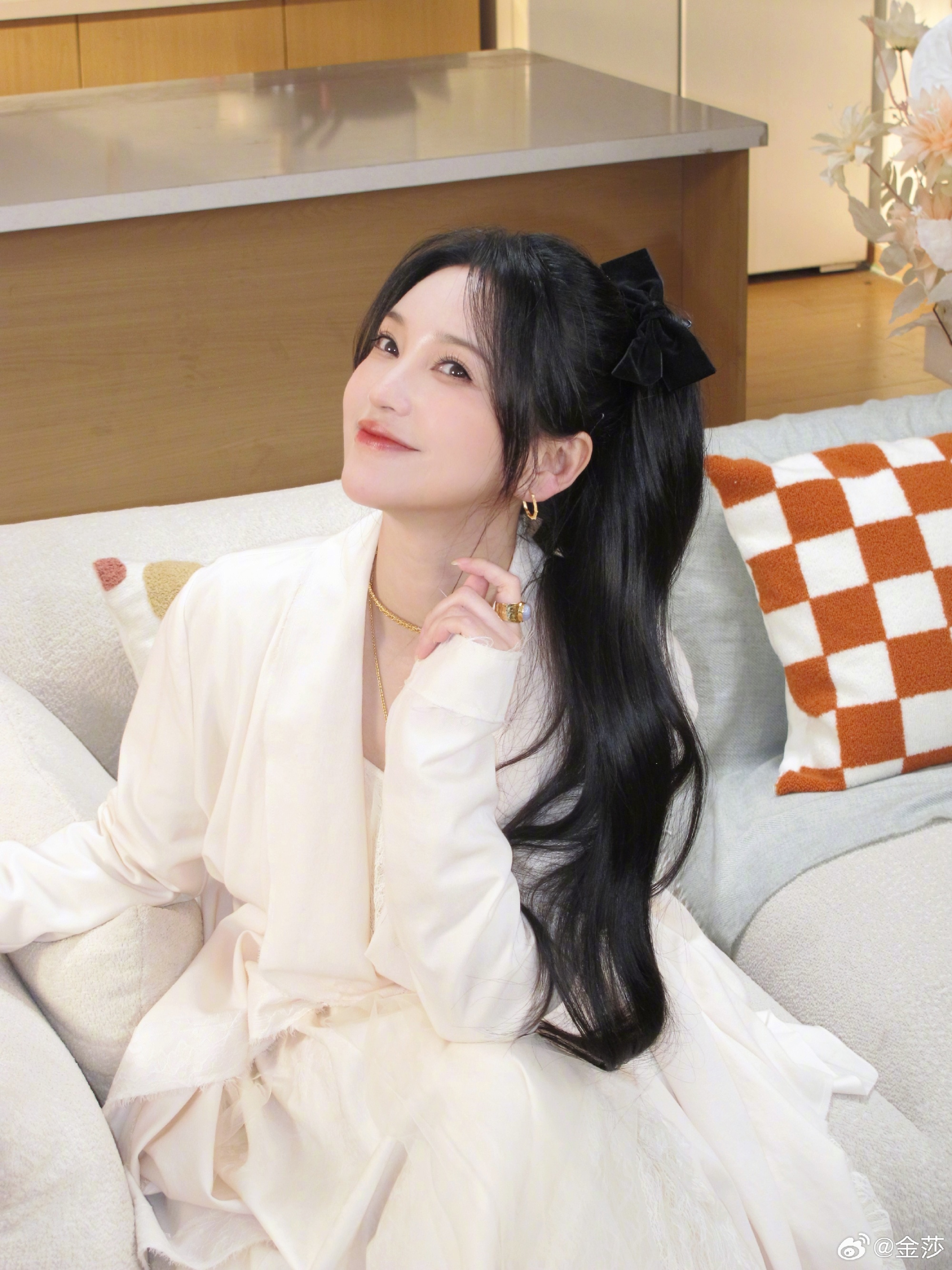 1766709342 241 Chi Dep U45 duoc ban trai kem 19 tuoi cau