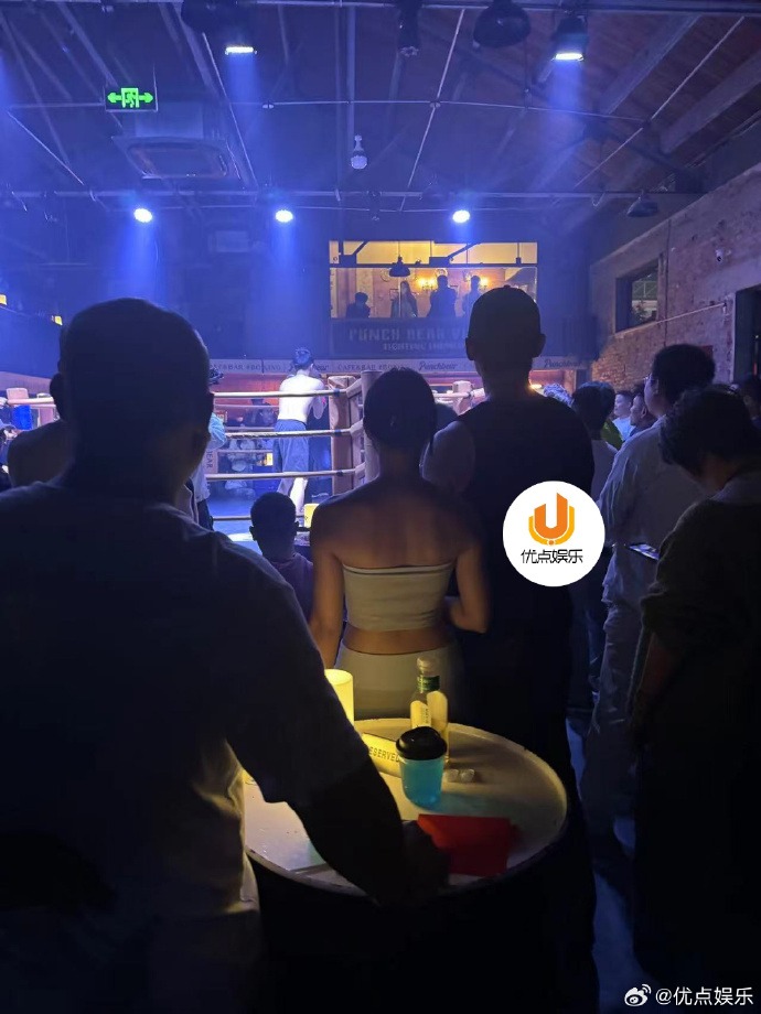 1766709343 212 Chi Dep U45 duoc ban trai kem 19 tuoi cau