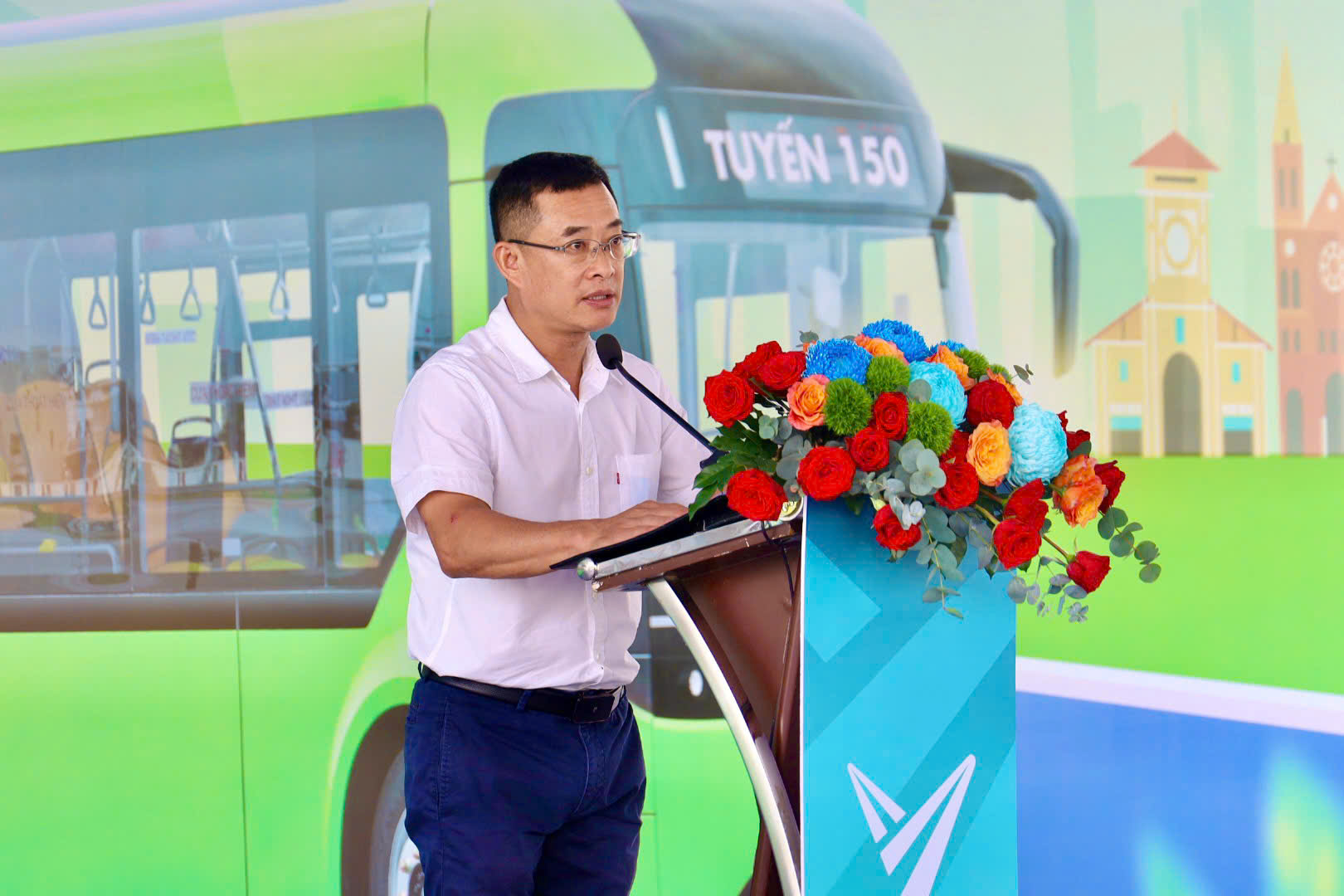 58 xe buýt điện mới xuất hiện trên đường phố TPHCM 5 58 xe buýt điện mới xuất hiện trên đường phố TP HCM - Ảnh 5.