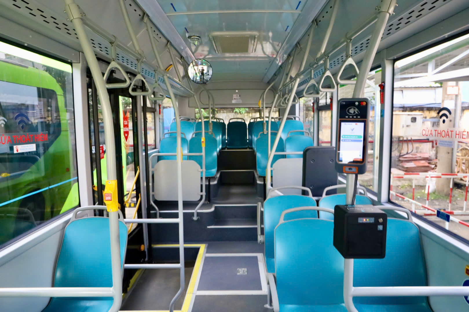 58 xe buýt điện mới xuất hiện trên đường phố TPHCM 7 58 xe buýt điện mới xuất hiện trên đường phố TP HCM - Ảnh 7.