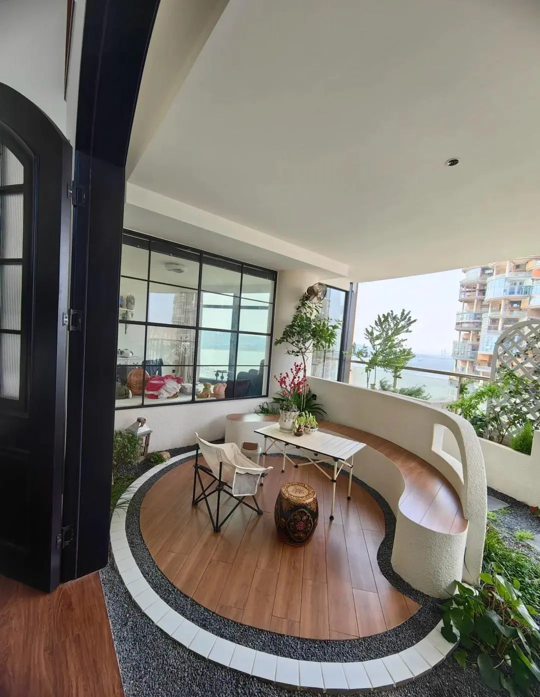 Nữ nghệ sĩ 40 tuổi không kết hôn, bỏ 12 tỷ xây 