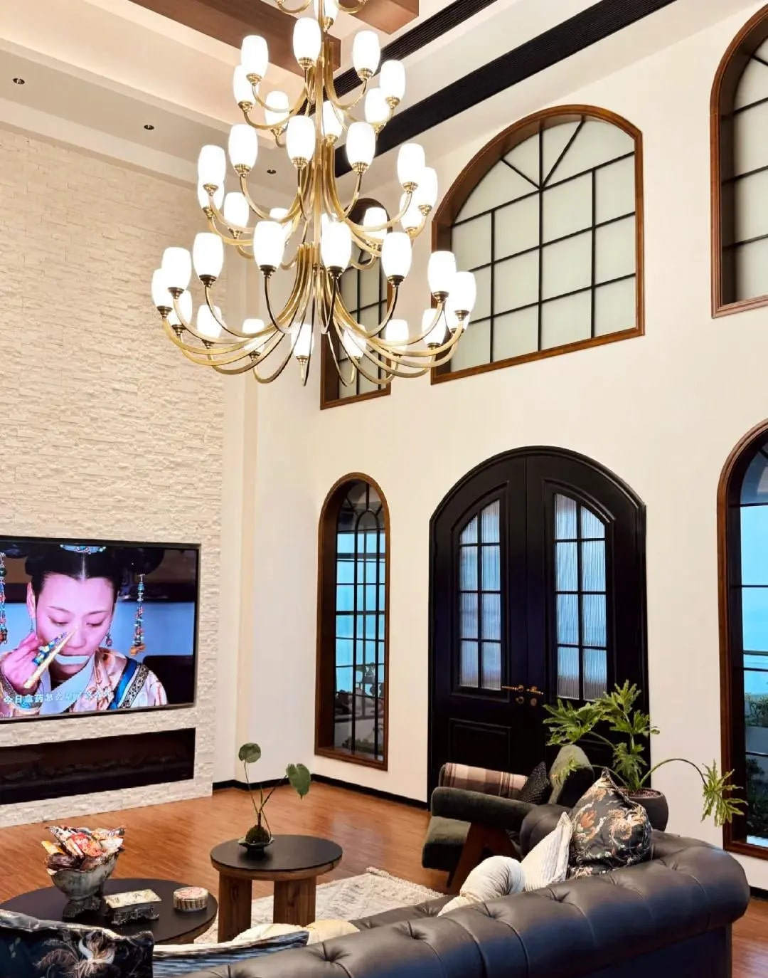 Nữ nghệ sĩ 40 tuổi không kết hôn, bỏ 12 tỷ xây 