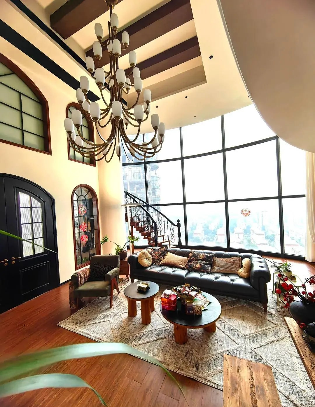 Nữ nghệ sĩ 40 tuổi không kết hôn, bỏ 12 tỷ xây 