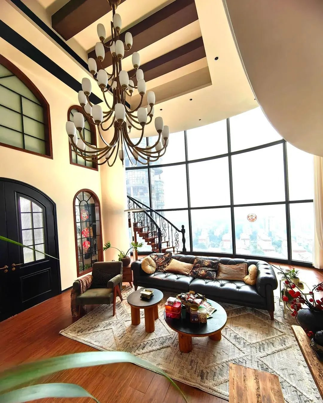 Nữ nghệ sĩ 40 tuổi không kết hôn, bỏ 12 tỷ xây 