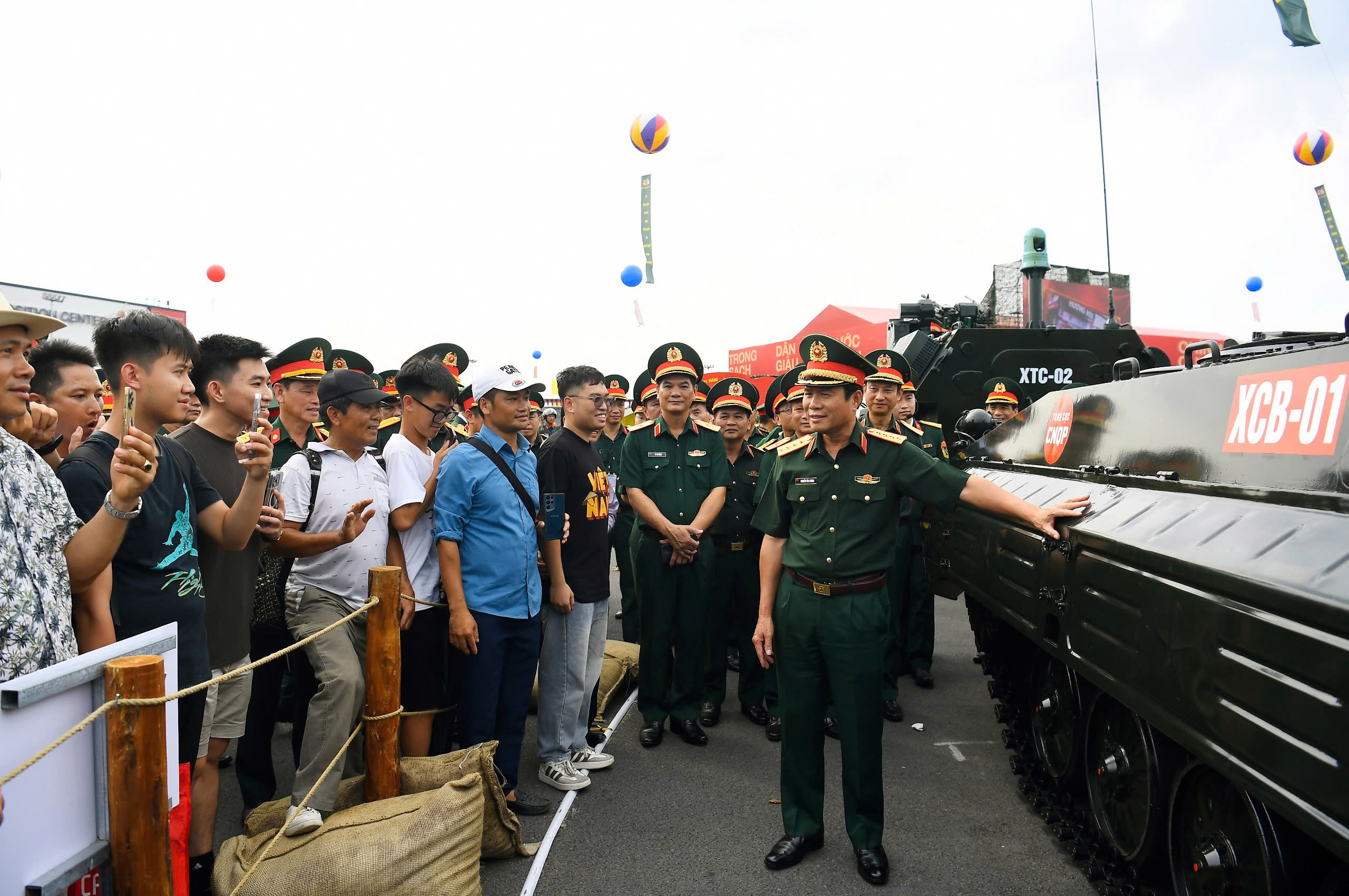 Đại tướng Nguyễn Tân Cương tiết lộ hệ thống vũ khí 'khủng' giúp quân đội hiện đại- Ảnh 2.