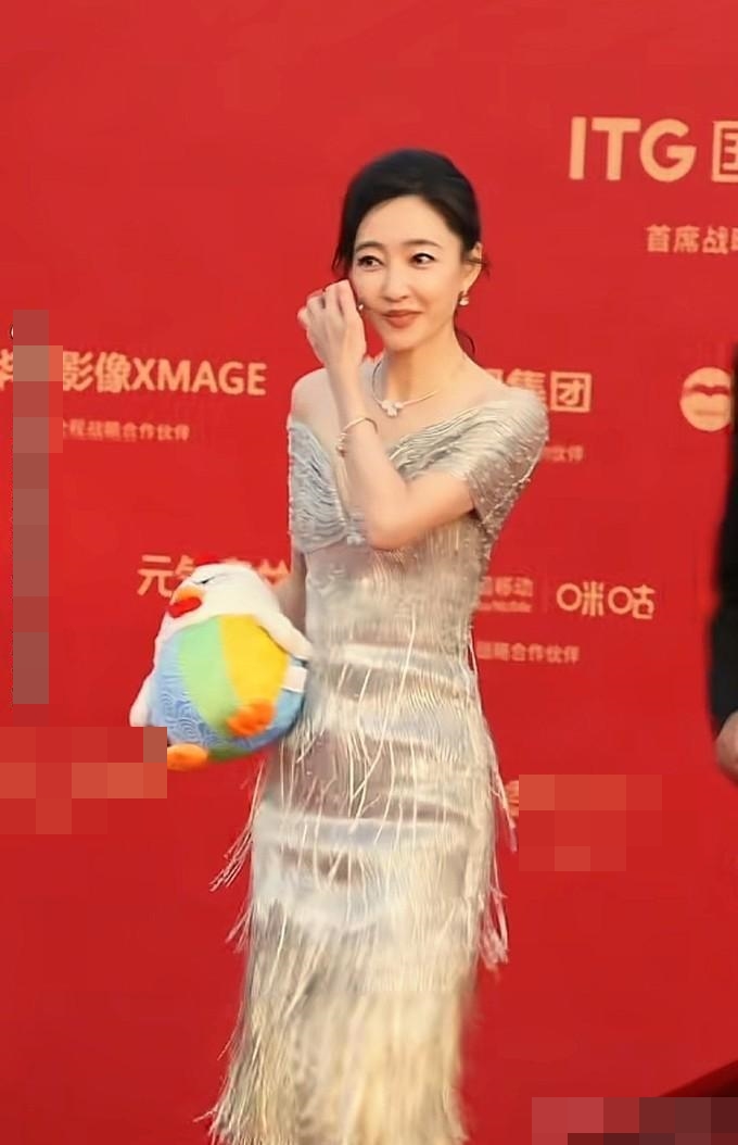 Nhan sắc tàn tạ đáng thương của nữ diễn viên phim giờ vàng sau khi chồng đại gia bị bắt- Ảnh 4.