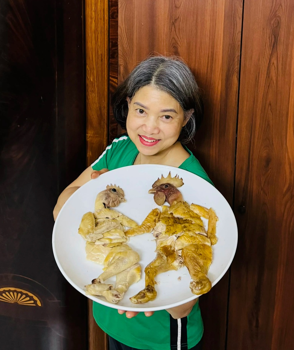 Màn xếp gà độc lạ của người phụ nữ Hải Phòng bất ngờ gây sốt - 2