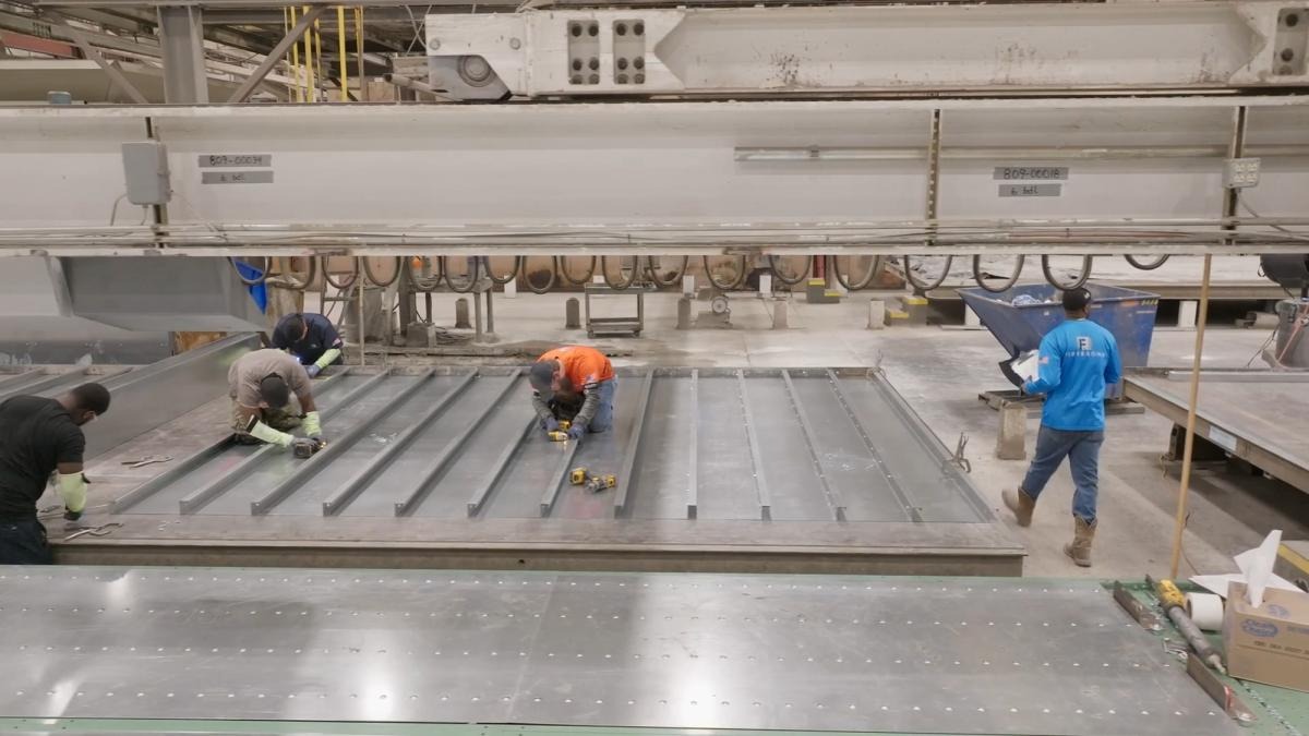 Nhân viên sững sờ khi được thưởng 240 triệu USD từ sếp sau khi công ty bán - Ảnh 2.