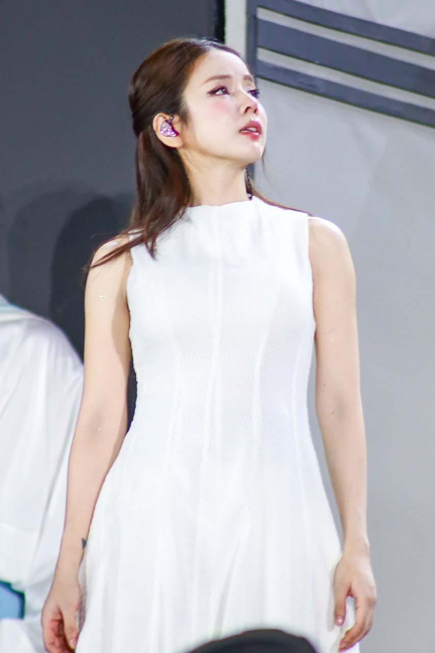 Màn trình diễn gây sốc của nữ DJ đẹp nhất Vbiz, visual như tiên nga giáng trần càng nhìn càng mê- Ảnh 4.