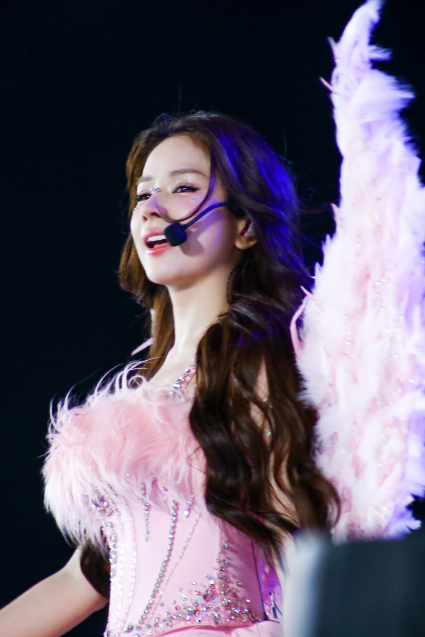 Màn trình diễn gây sốc của nữ DJ đẹp nhất Vbiz, visual như tiên nga giáng trần càng nhìn càng mê- Ảnh 9.