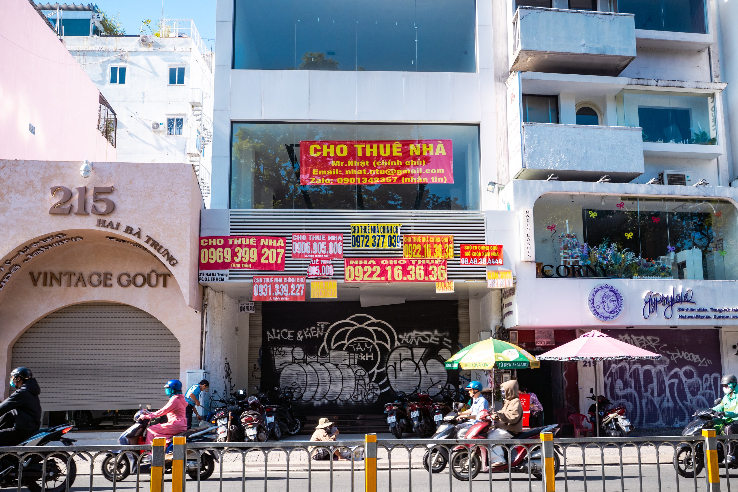 Mặt bằng kinh doanh ngàn đô tại TPHCM ế ẩm cuối năm - Ảnh 4.