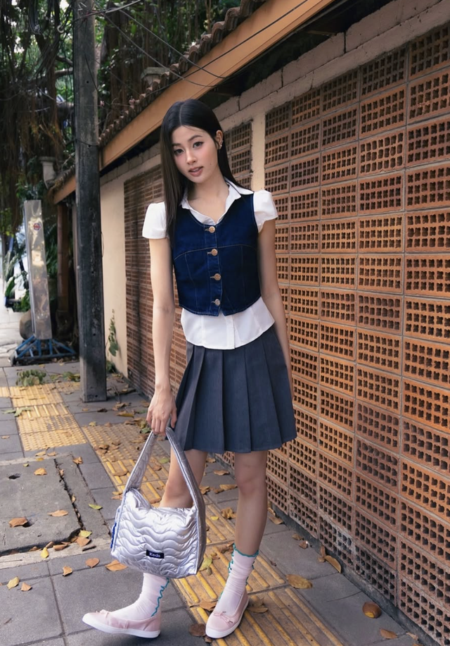 Sức hút duyên dáng từ chân váy xếp ly mùa này- Ảnh 3.