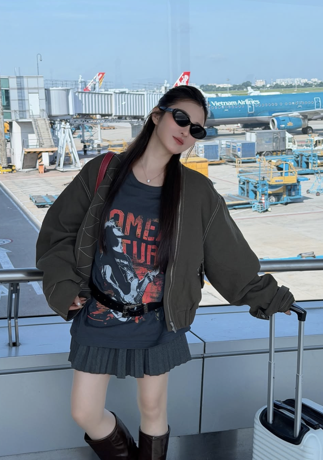 Sức hút duyên dáng từ chân váy xếp ly mùa này- Ảnh 4.