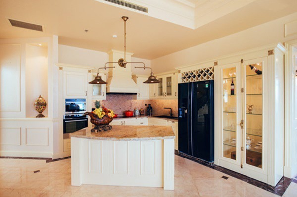 Hoa hậu Việt ở biệt thự 400 tỷ, sở hữu cả penthouse dát vàng- Ảnh 13.