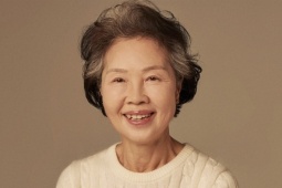 Hai việc làm không tốn tiền giúp bà mẹ U70 có da căng bóng