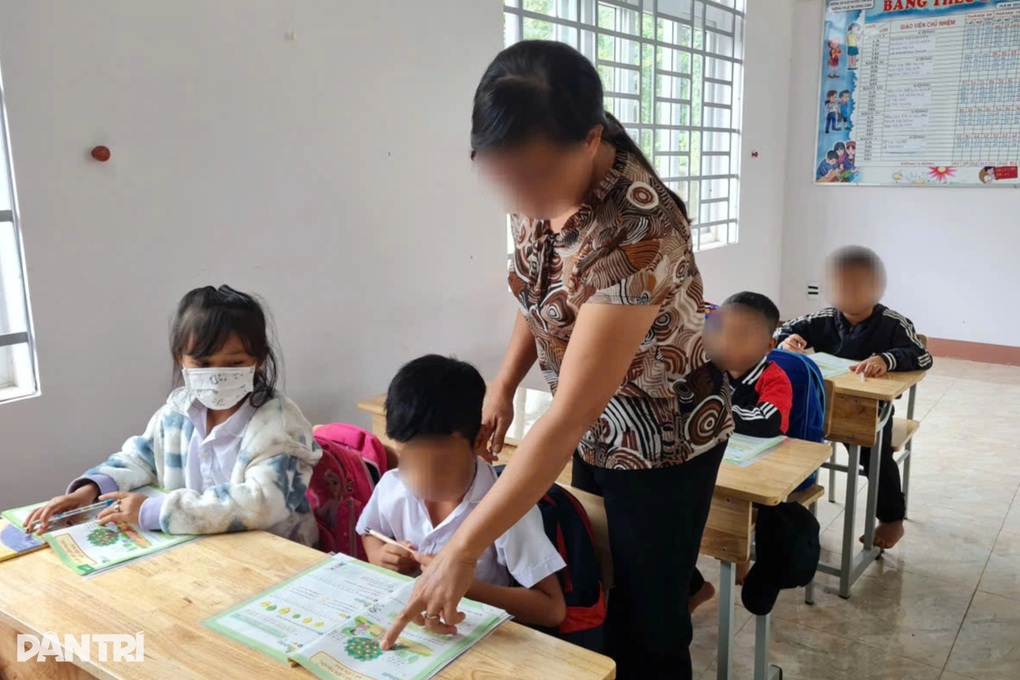 Bị nợ 38 tỷ tiền dạy thêm, hàng nghìn giáo viên mong được nhận trước Tết - 2