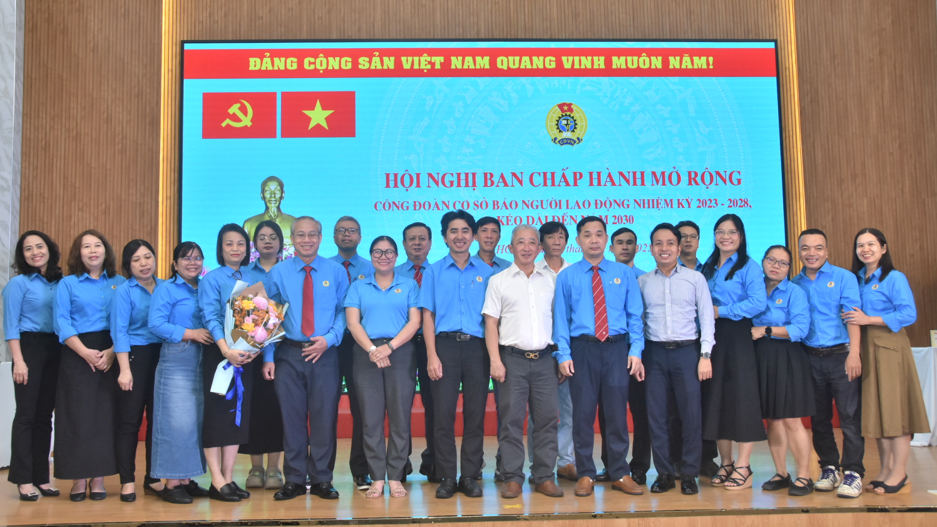 Hoạt động Công đoàn luôn gắn với trau dồi chuyên môn - Ảnh 9.