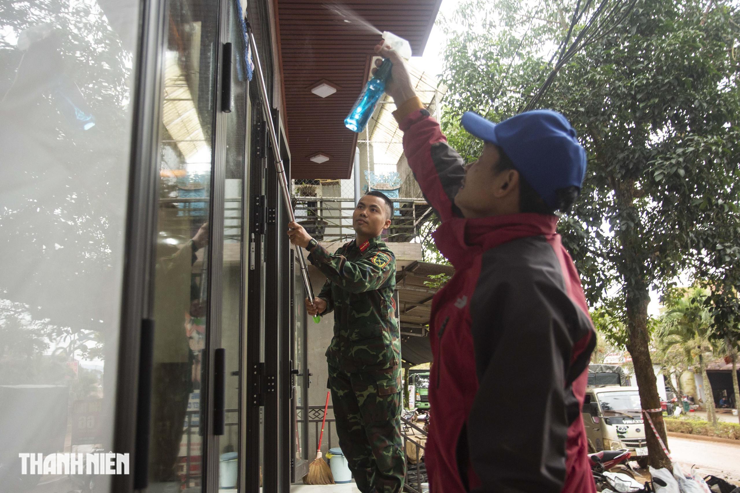 Thi công thần tốc, người dân vùng sạt lở Khe Sanh đã được về nhà - Ảnh 2.