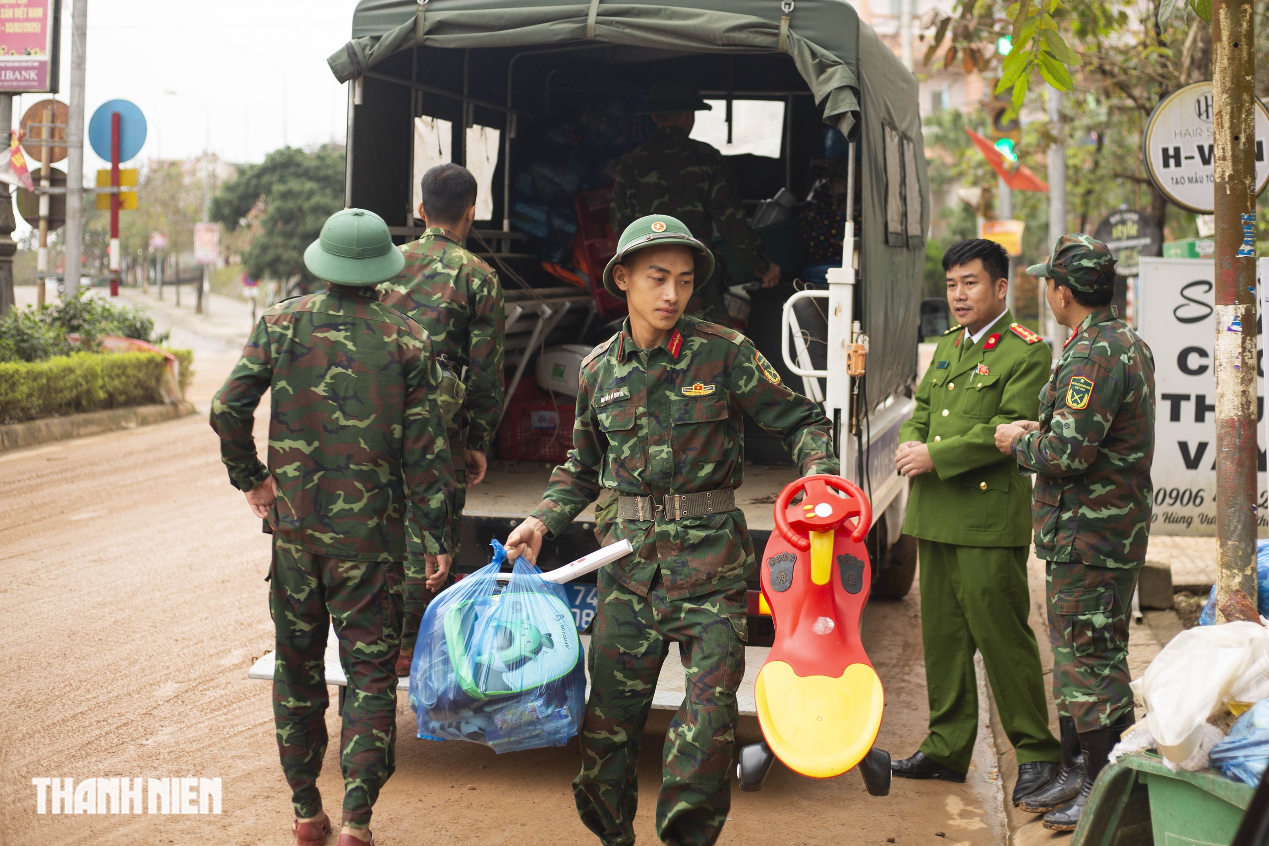 Thi công thần tốc, người dân vùng sạt lở Khe Sanh đã được về nhà - Ảnh 9.