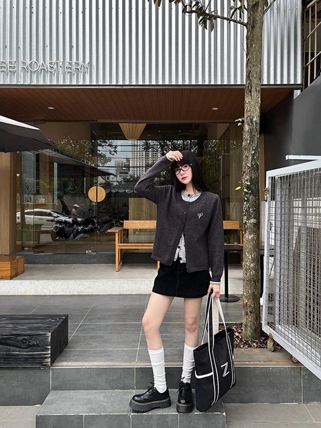 Sức hút từ sự mộc mạc của những chiếc túi tote hiện đại - Ảnh 3.