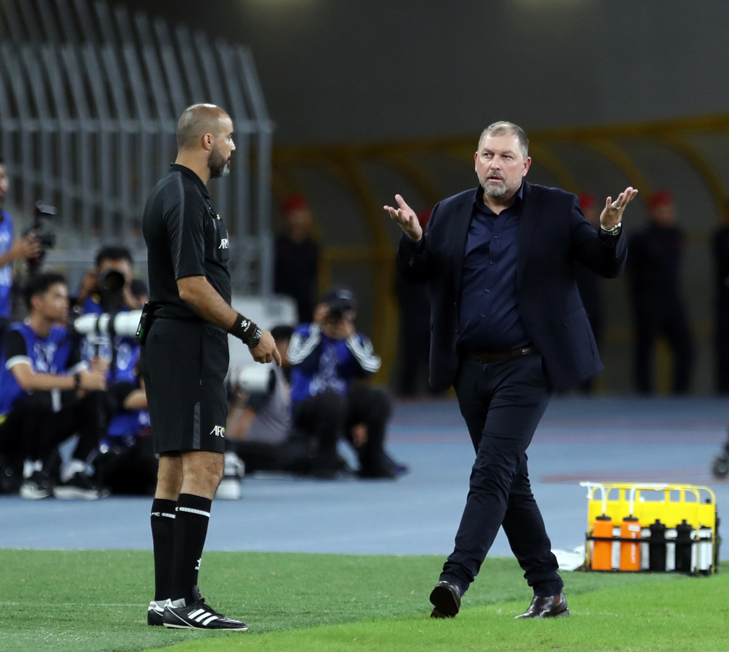 Nóng: Cảnh sát Malaysia chính thức điều tra hình sự vụ nhập tịch lậu, HLV Cklamovski bất ngờ lên tiếng- Ảnh 2.