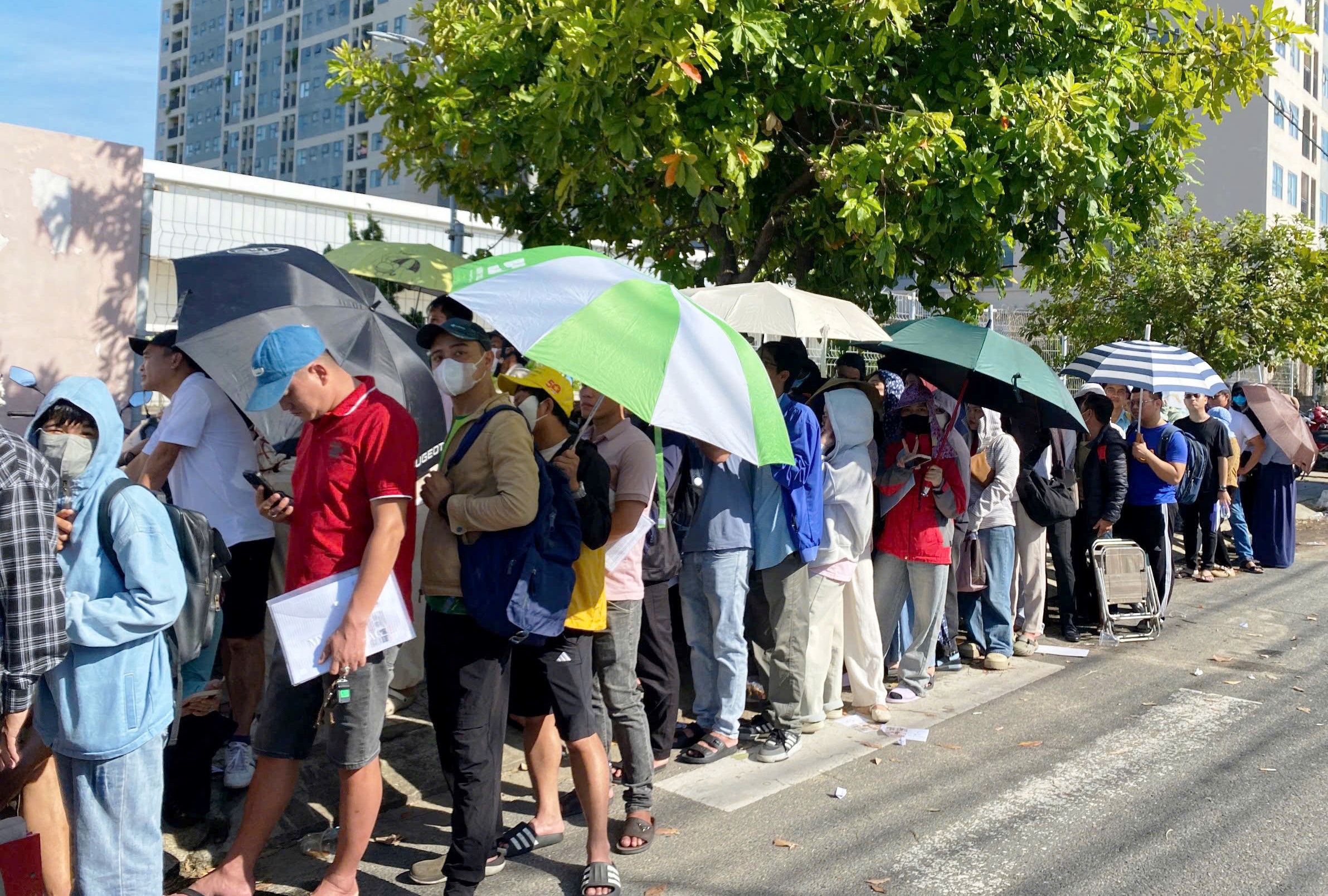 Hơn 1.000 hồ sơ đăng ký nhưng chỉ có 305 người được mua nhà ở xã hội - Ảnh 2.