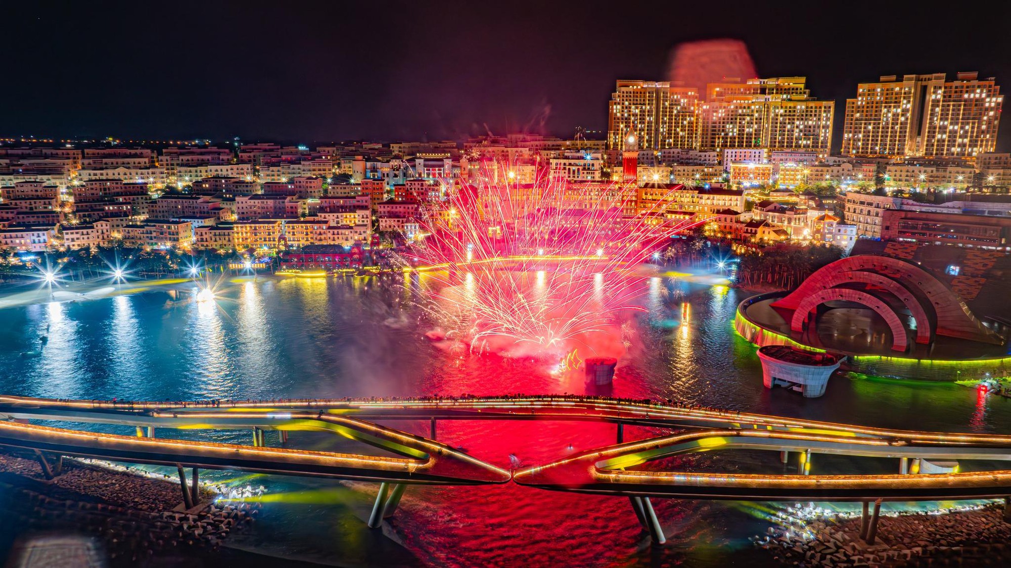 Thị trấn Hoàng Hôn – Phú Quốc bừng sáng mùa lễ hội: Điểm hẹn Countdown 2026 sôi động bậc nhất Việt Nam- Ảnh 3. Thị trấn Hoàng Hôn – Phú Quốc bừng sáng mùa lễ hội: Điểm hẹn Countdown 2026 sôi động bậc nhất Việt Nam- Ảnh 3.