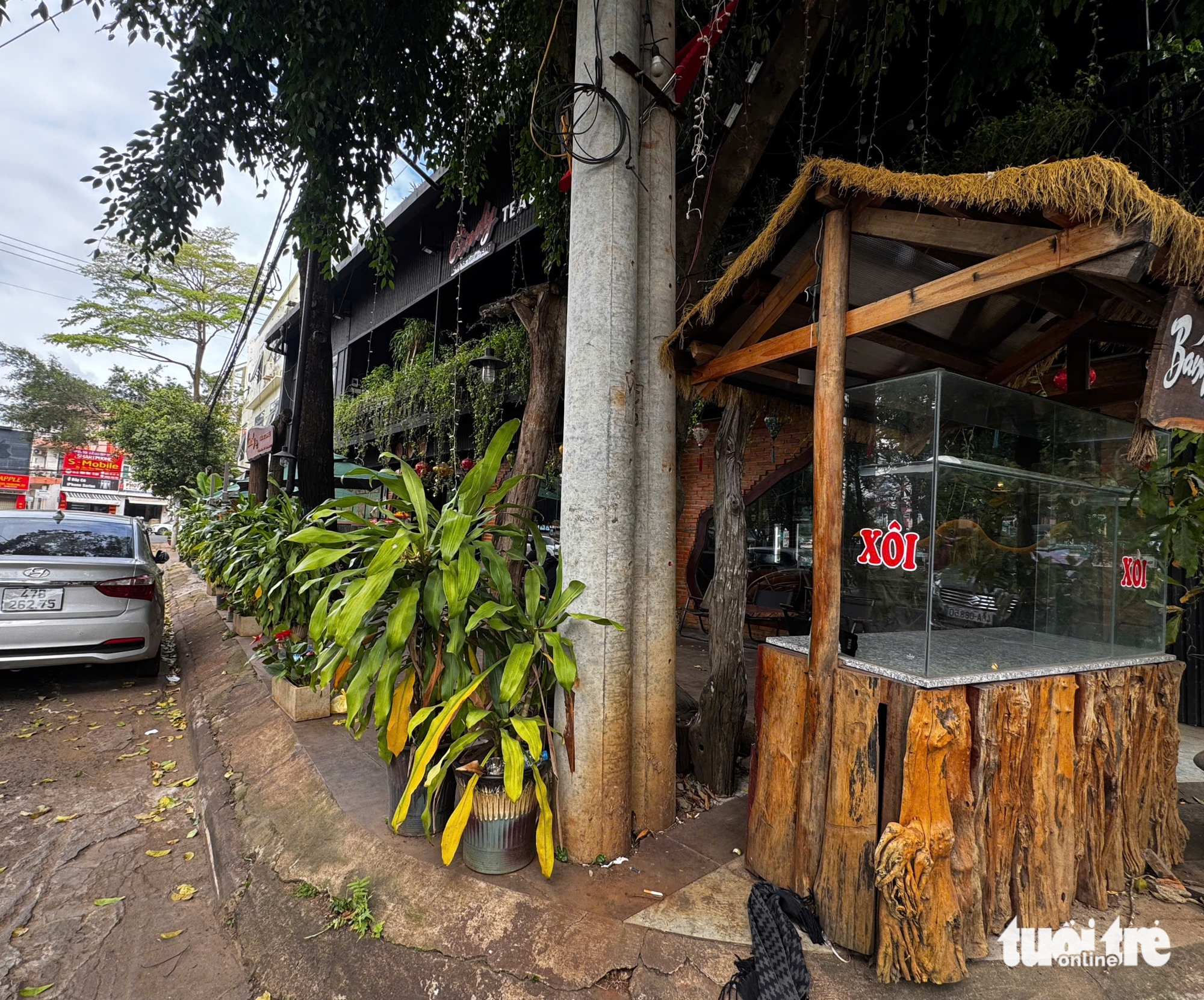 Chiếm dụng vỉa hè làm 'của riêng' ở Buôn Ma Thuột - Ảnh 4.