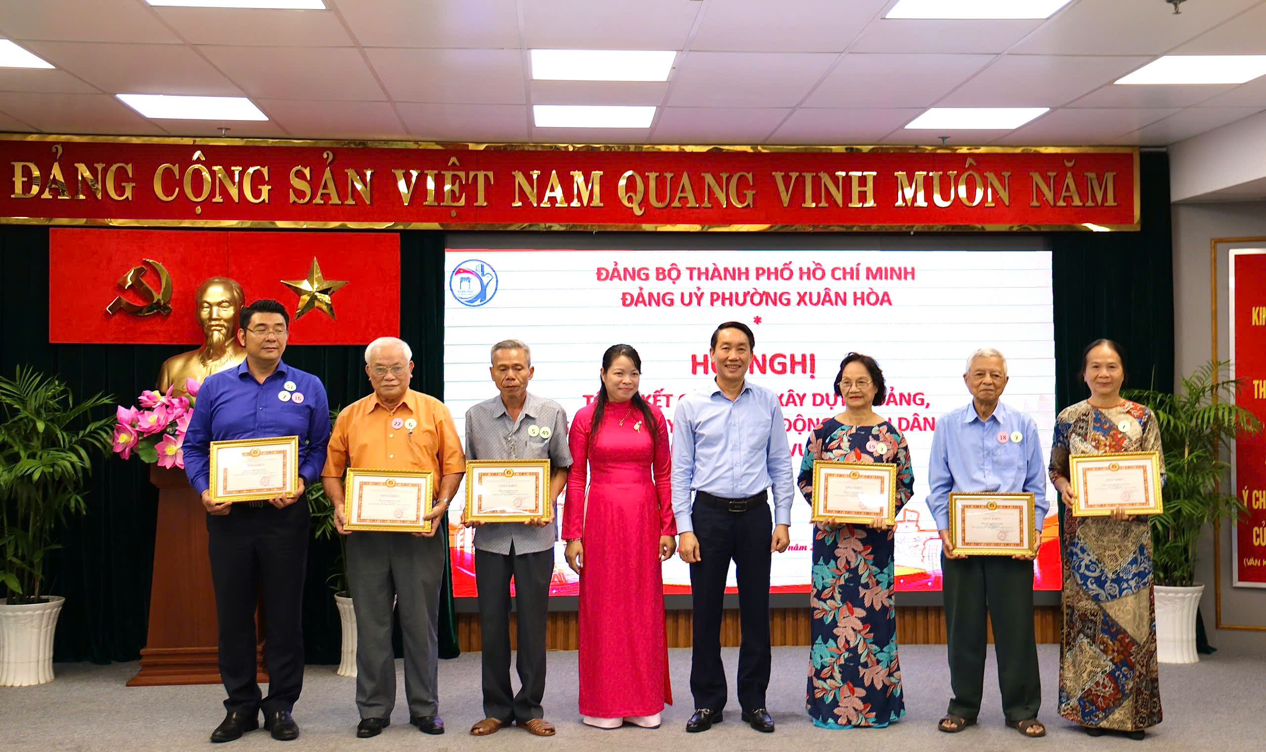 Phường Xuân Hòa giải quyết 100% hồ sơ hành chính đúng hạn - Ảnh 5.