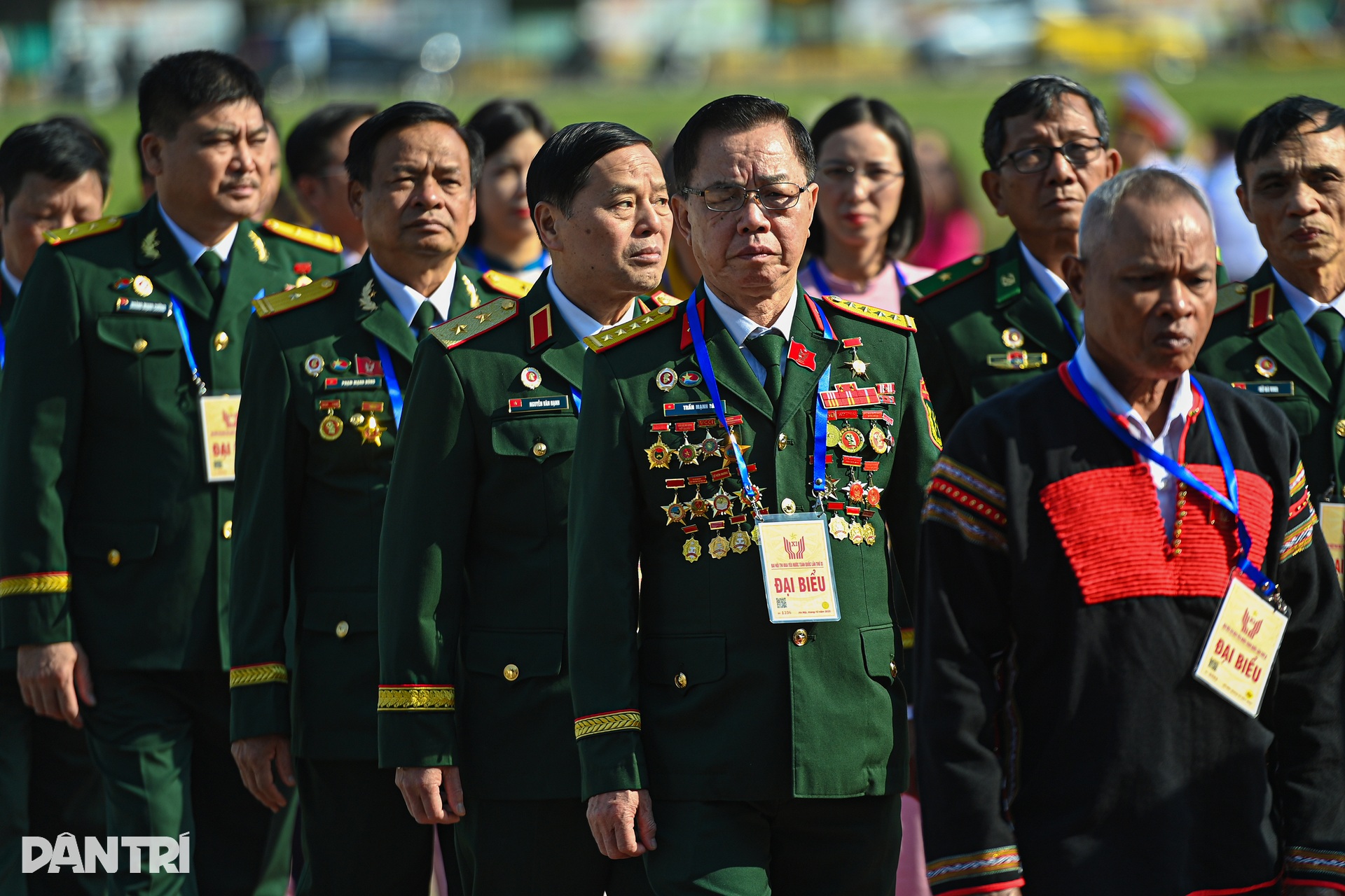 Hơn 2.000 đại biểu Thi đua yêu nước toàn quốc lần thứ XI vào Lăng viếng Bác - 8