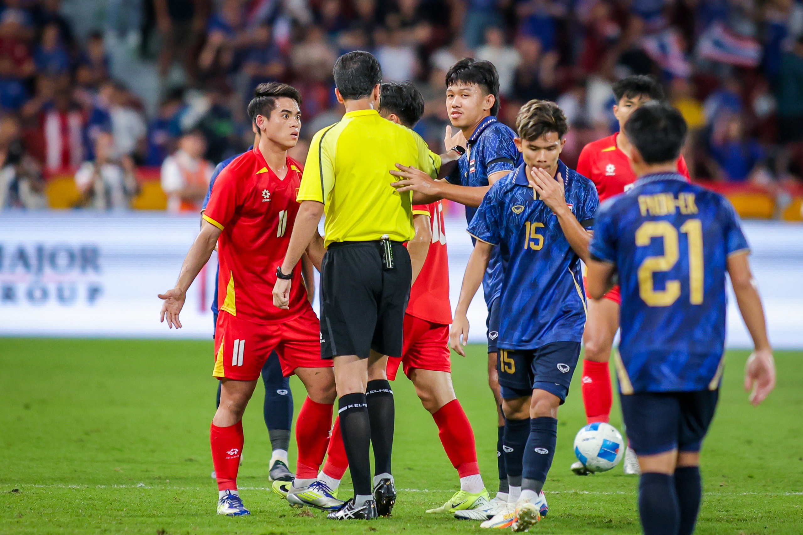 Madam Pang họp khẩn để cải tổ và giải quyết khủng hoảng, 'U.23 Việt Nam lại đi trước U.23 Thái Lan'- Ảnh 2.