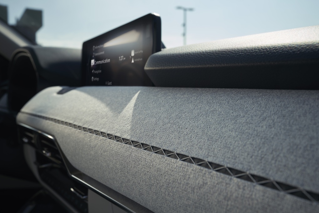 Chất liệu cao cấp và dấu ấn thủ công Nhật Bản trong nội thất Mazda - 3