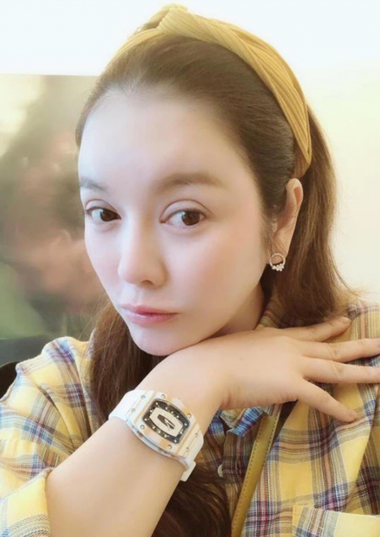 Phạm Hương đeo đồng hồ hơn 10 tỷ đồng trong tiệc Giáng sinh - 6