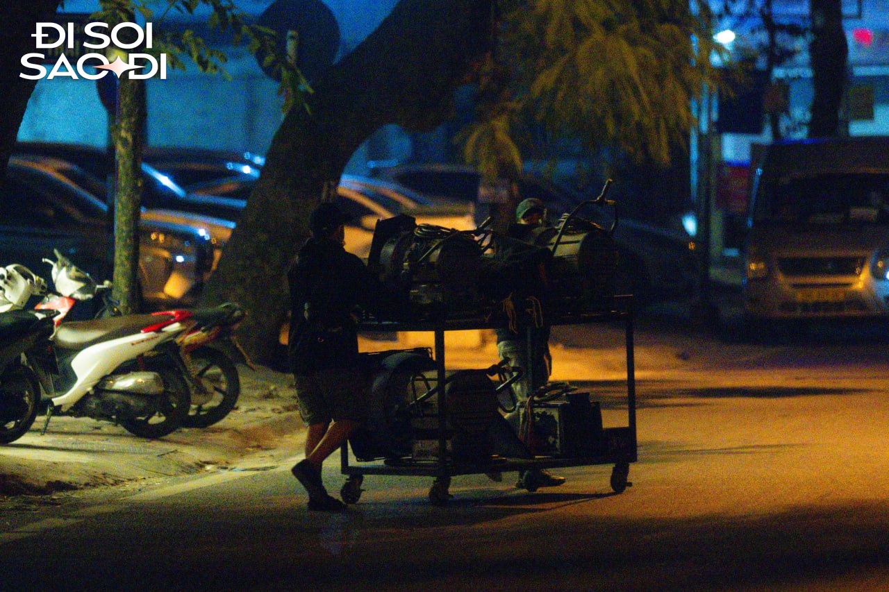 Zoom cận trường quay phim mới của Suzy - Kim Seon Ho ở Hà Nội- Ảnh 3. Zoom cận trường quay phim mới của Suzy - Kim Seon Ho ở Hà Nội- Ảnh 3.