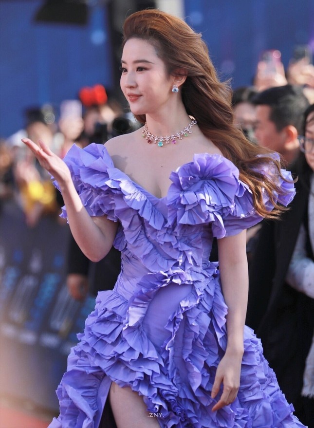 1766751901 451 Than tien ty ty tu bo ca hat mot buoc