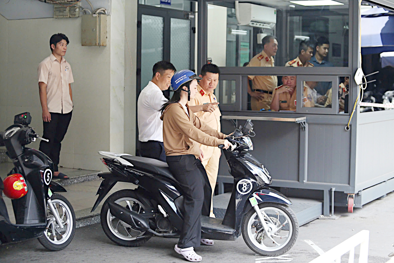 Sát hạch thực hành lái xe mô tô 2 bánh có đang tụt hậu? - Ảnh 2. sát hạch thực hành - Ảnh 1.