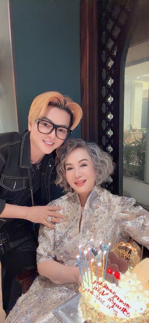 Nam nghệ sĩ cưới vợ giàu hơn 8 tuổi, giấu suốt 20 năm, U60 không có con vẫn yêu và hôn vợ mỗi ngày- Ảnh 4.